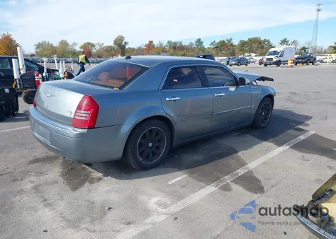 2006 Chrysler 300C z USA, uszkodzony, nr VIN 2C3LA63H36H209756